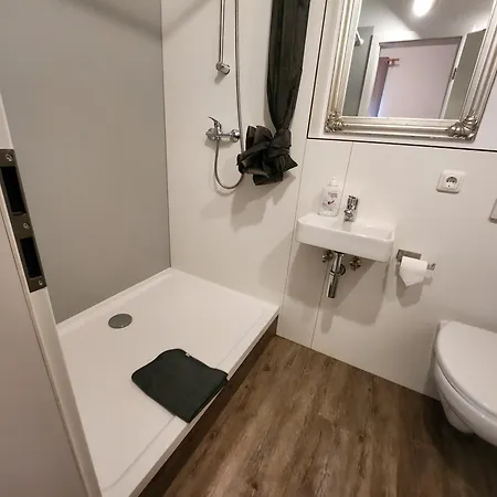 شقة Studio-apartments & Moeblierte Fuer Monteure Zentral In مولهايم ان الرور دير