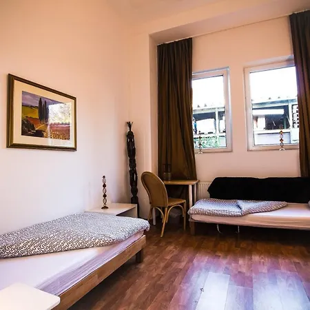 Studio-apartments & Moeblierte Fuer Monteure Zentral In Apartmán